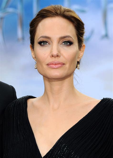 Angelina Jolie Estreia Filme Sobre O Camboja No Netflix Harpers