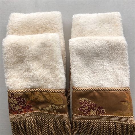 Croscill Bath 4 Ivory With Gold Tassel Fingertip Croscill Towels