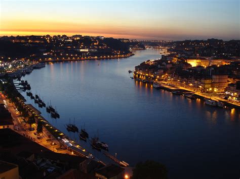 Porto brought to you by: Retratos de Viagens: Vila Nova de Gaia, Porto e o Rio Douro