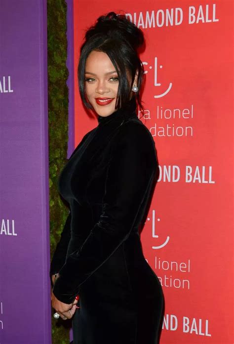 rihanna s fans convinced she s pregnant as she talks about giving birth irish mirror online