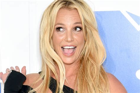 Britney Spears Debuts Short New Hair Photo