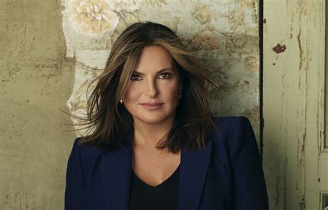 After a sexual assault investigation is stalled for months, a woman puts her accusations against a popular athlete on a billboard. Law and Order: Mariska Hargitay actúa como Olivia Benson ...
