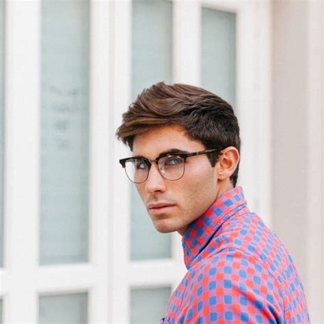the latest eyewear trends what are the most popular fashion frames of 2021 eyewear trends