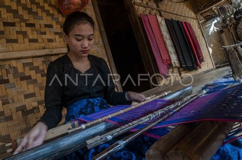 Kain Tenun Suku Badui Antara Foto