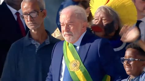 Lula Chora Ao Receber Faixa Lembra Tempo Na Prisão E Diz Que Governará Para Todos Política