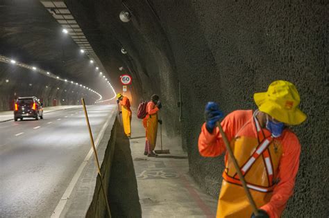 Clin Realiza Operação De Limpeza No Túnel Charitas Cafubá Companhia Municipal De Limpeza