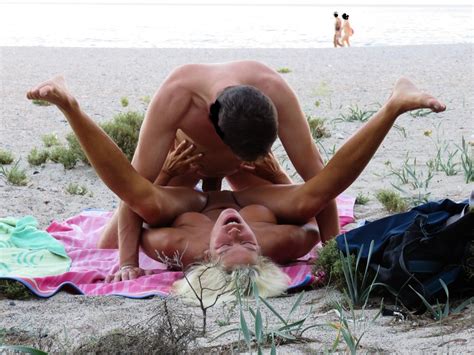 Couples Fucking On Beach