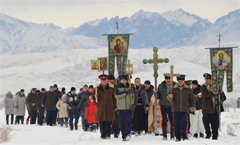 Serbia An Icy Plunge For Orthodox Christians Pictures Cbs News