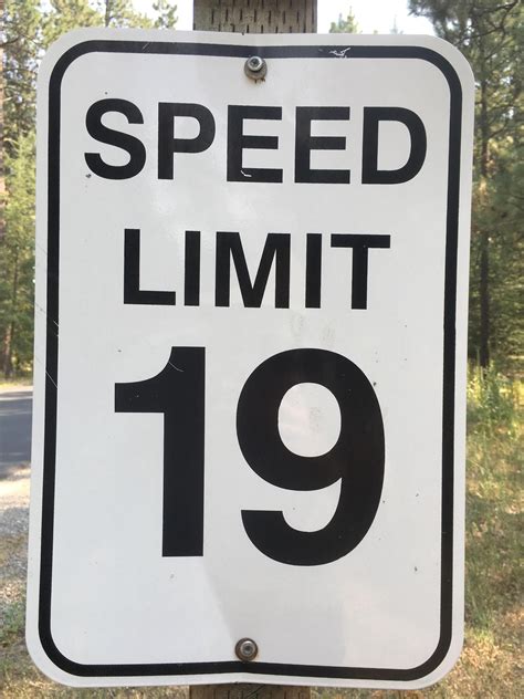 Speed Limit Sign That Doesnt End In 5 Or 0 Speed Limit Signs Party