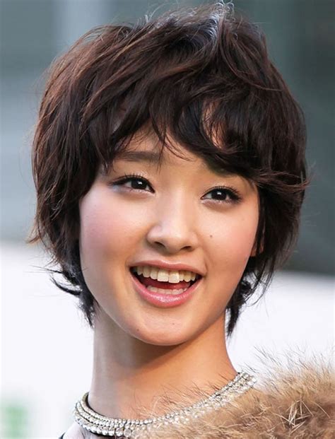 Short Hair Style For Round Facr