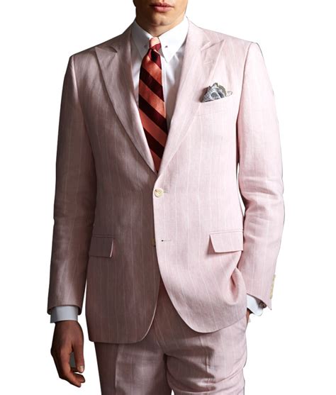 The pink suit is the statement piece so your shirt and accessories should support it, not take away from it. The Great Gatsby Pink Suit Of Leonardo DiCaprio
