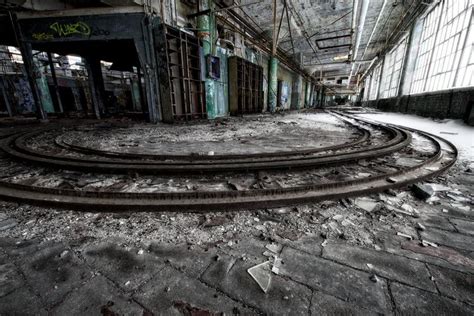 42 Staggering Photos Of Abandoned Detroit Today