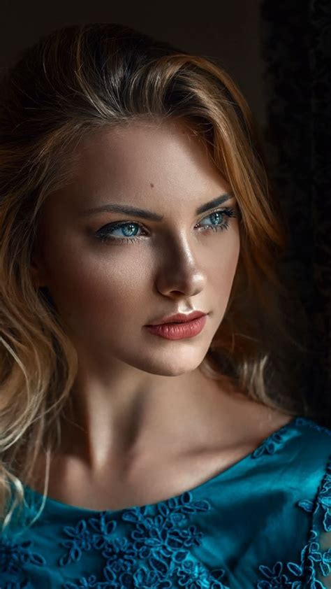 720x1280 Pretty Woman Blue Eyes Blonde Wallpaper Woman With Blue