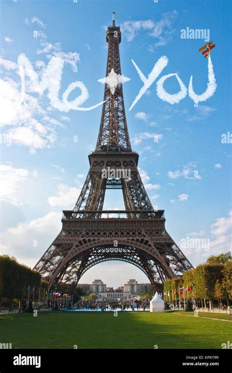 Love In Paris Eiffel Tower Stock Photo Alamy