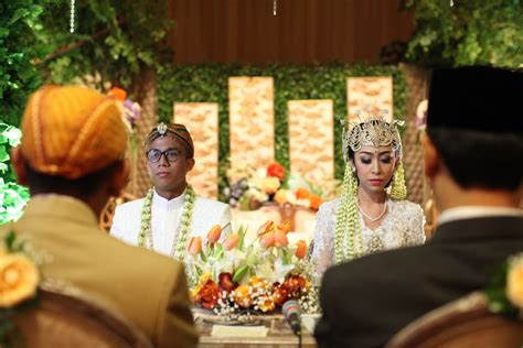 One Couples Exquisite Javanese Garden Wedding Bridestory Blog