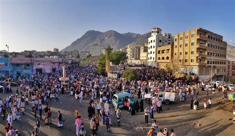 Crescent conflict: Warring sides divide Yemenis over Eid ...