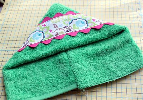 Outgrowing the infant towel hoodie is a bittersweet day indeed, but with our diy hooded towel tutorial you can make your own that can last for years! Check out this Embellished Hooded Towel Tutorial from The ...