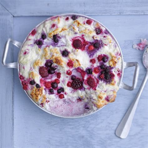 Check spelling or type a new query. Saftiger Quarkauflauf mit Beeren | Rezept in 2020 ...
