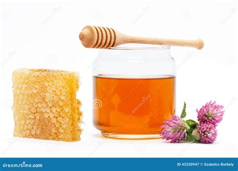 Honig Im Glas Mit Schöpflöffel Bienenwabe Blume Auf Lokalisiertem Hintergrund Stockbild Bild