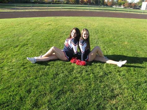 Pin By Gttgggg Gggg On Fun Cheer Team Pictures Cheer Poses Cheerleading Pics