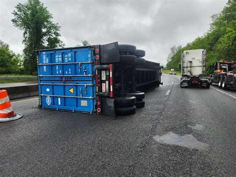 Trailer detaches from semi-truck, overturns on I-26 - The Tryon Daily