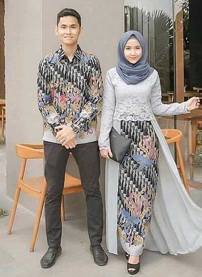 Want a picture like this with uh. 20 Inspirasi Baju Couple Muslim Yang Serasi Abis - Hai Gadis