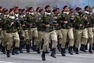 Pakistán presume en desfile su armamento militar