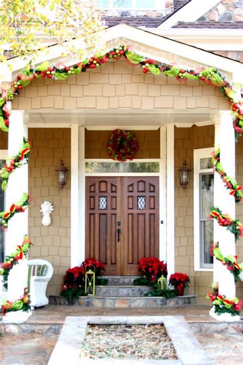 15 Sensational Christmas Front Door Decor With Lovely Red