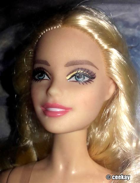 2016 Holiday Barbie Blonde Dgx98