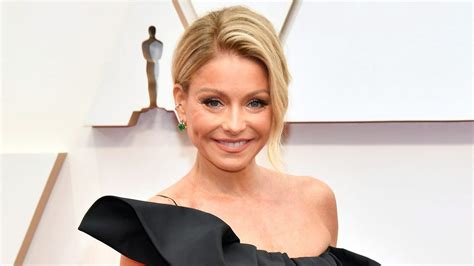 Kelly Ripa Reveals She Had To Work From Janitors Closet Use A Public