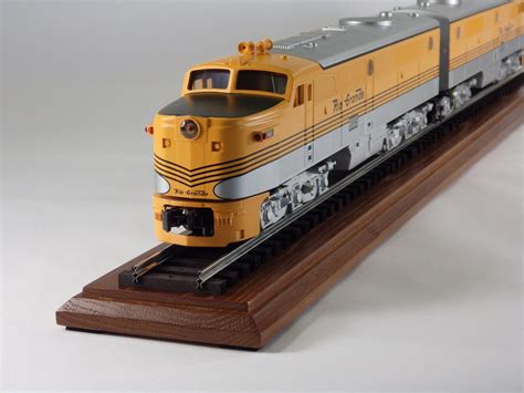 42 O Gauge Train Display Case Cherry Finish Includes 3 Or 2 Rail Track