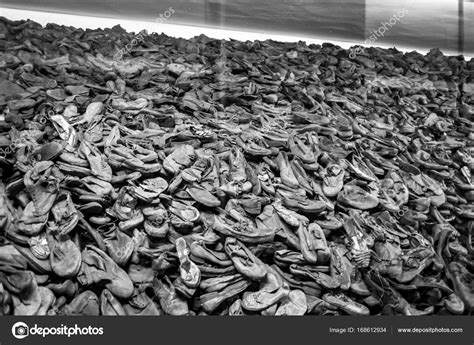 Auschwitz, targa in onore di latina nell'ex campo di concentramento. Auschwitz, Pologne - 11 juillet, 2017.Part de Camp de ...