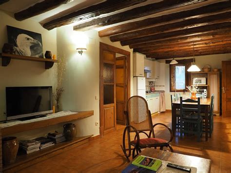 Capital del sobrarbe de huesca es ainsa que ha conservado todo su encanto medieval. Casa rural en Ainsa Pirineos de Huesca. - UPDATED 2020 ...
