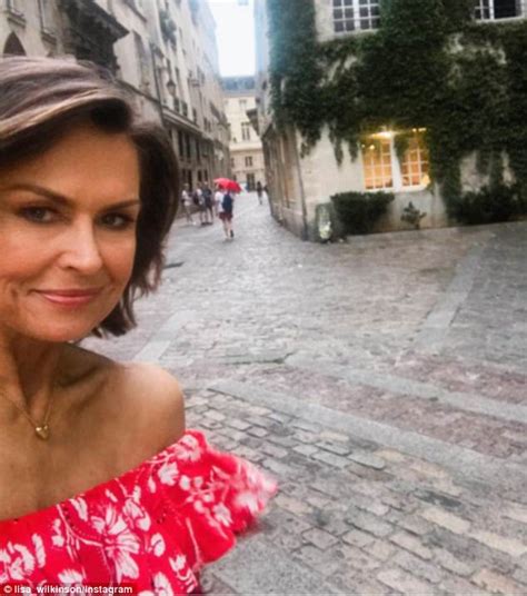 Age Defying Lisa Wilkinson 57 Flaunts Body In A Swimsuit Daily Mail