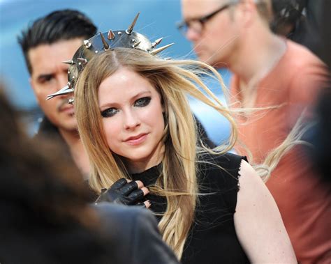 Avril Lavigne Fights A Bearshark In Bizarre Video For ‘rock N Roll