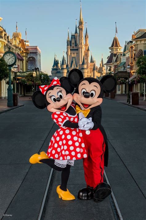 Mickey And Minnie Cute Disney Pictures Disney World Characters