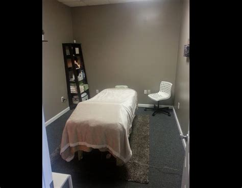 Briana Simas Licensed Muscular Therapist Contacts Location And Reviews Zarimassage