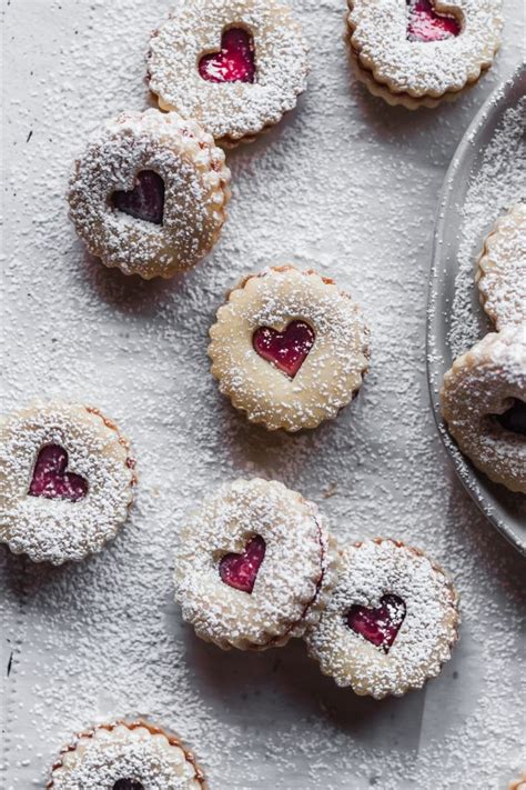 Delicious Raspberry Linzer Cookies