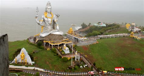 1008 lingam shivan temple is near 20kms from salem. Murudeshwar Shiva Temple, Karwar City, Tourist attractions