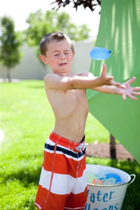 Tardecitas de kermesse a través de juegos tradicionales se invita a compartir tardes de juegos al sol entre chicos y grandes. Los 15 juegos de agua para el verano más divertidos ...