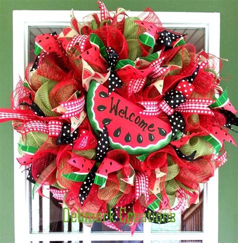 Your front door decor doesn't necessarily have to be a wreath, you can also place a welcome sign on it! Front door wreath, Summer wreath, Watermelon wreath, Mesh ...