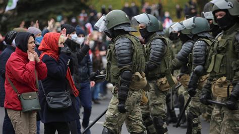 Proteste In Belarus Warnschüsse Und Festnahmen Tagesschaude