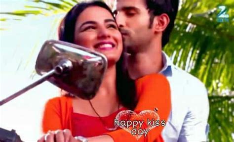 Siddharth comes to rescue roshni. Roshni And Siddharth Honeymoon - Jamai Raja Honeymoon Time For Siddharth And Roshni Youtube ...