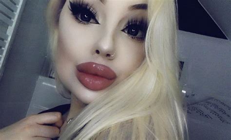 Big Fake Lips Barbie😍🔥 Scrolller