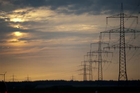 Strommast Stromnetz - Deutschland | Strommasten bei Abenddäm… | Flickr