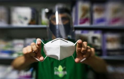 Filtração mínima de 94% e fuga para o interior de 8% no máximo; Máscaras PFF2 são mais seguras contra o coronavírus ...