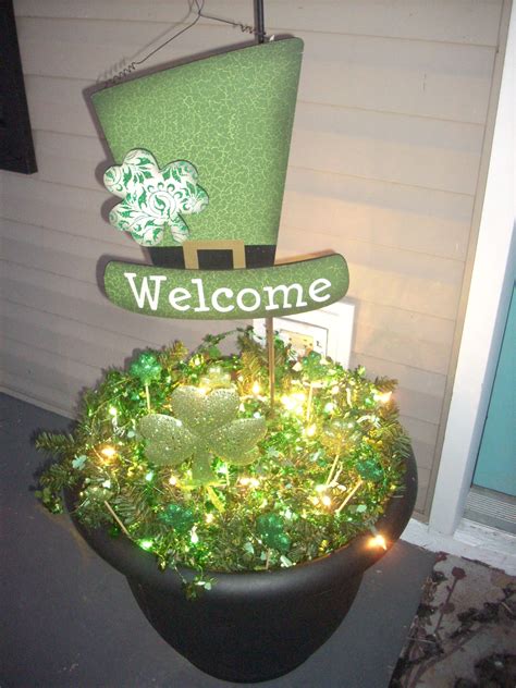 Pin By Shauna Lima On Wreaths And Crafts St Patrick S Day Decorations