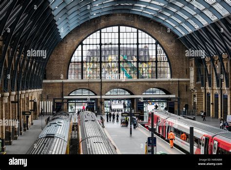 Kings Cross Station Interior Stock Photo Alamy