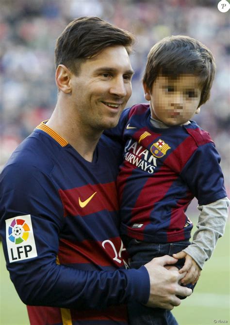 Lionel Messi Et Son Fils Thiago à Barcelone Le 28 Novembre 2015