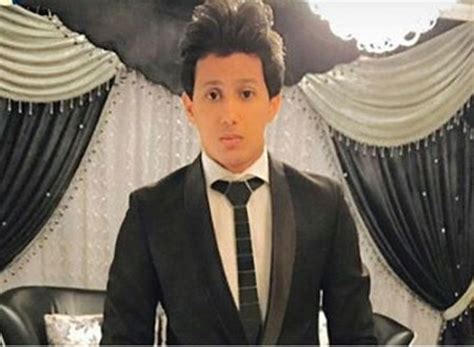 علقت الفنانة ياسمين رئيس، على ما ذكره متابعوها، من أنها تشبه الكابتن عمرو جمال لاعب كرة القدم في النادي الأهلي، وذلك بعد انتهاء مباراة النادي الأهلي والوداد المغربي. أول تعليق من عمرو جمال على تشبيهه بياسمين رئيس.. فيديو